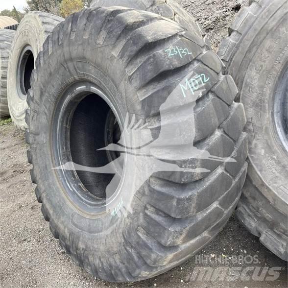 Titan 23.5x25 Pneus, Rodas e Jantes