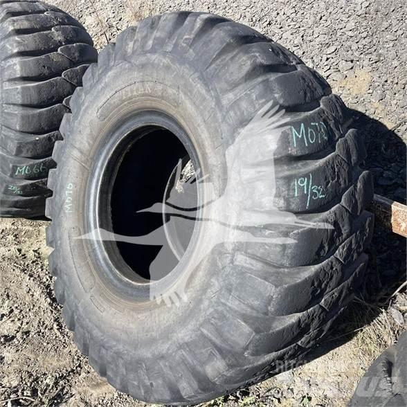 Titan 23.5x25 Pneus, Rodas e Jantes