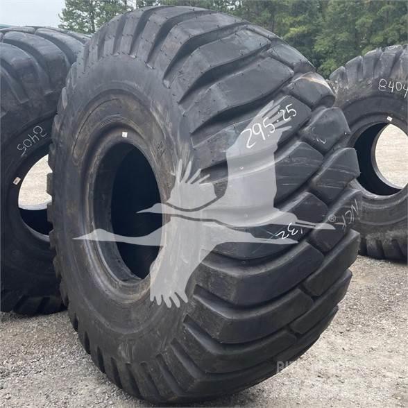 Titan 29.5x25 Pneus, Rodas e Jantes
