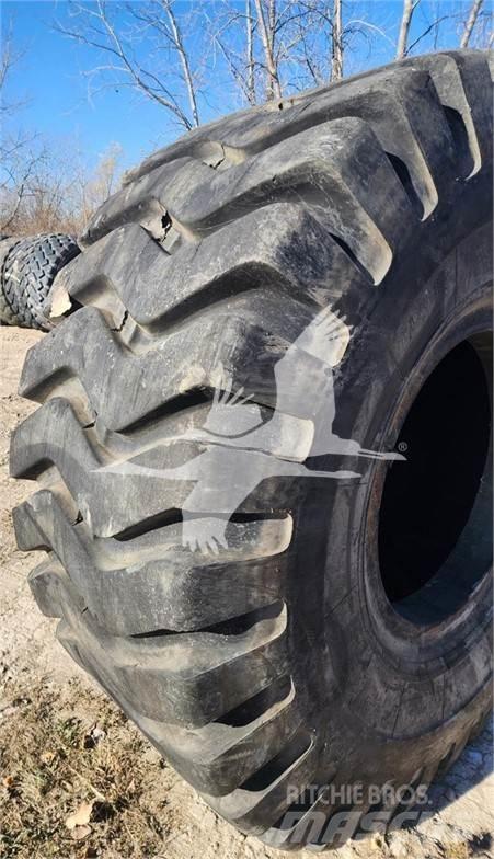 Titan 29.5x29 Pneus, Rodas e Jantes