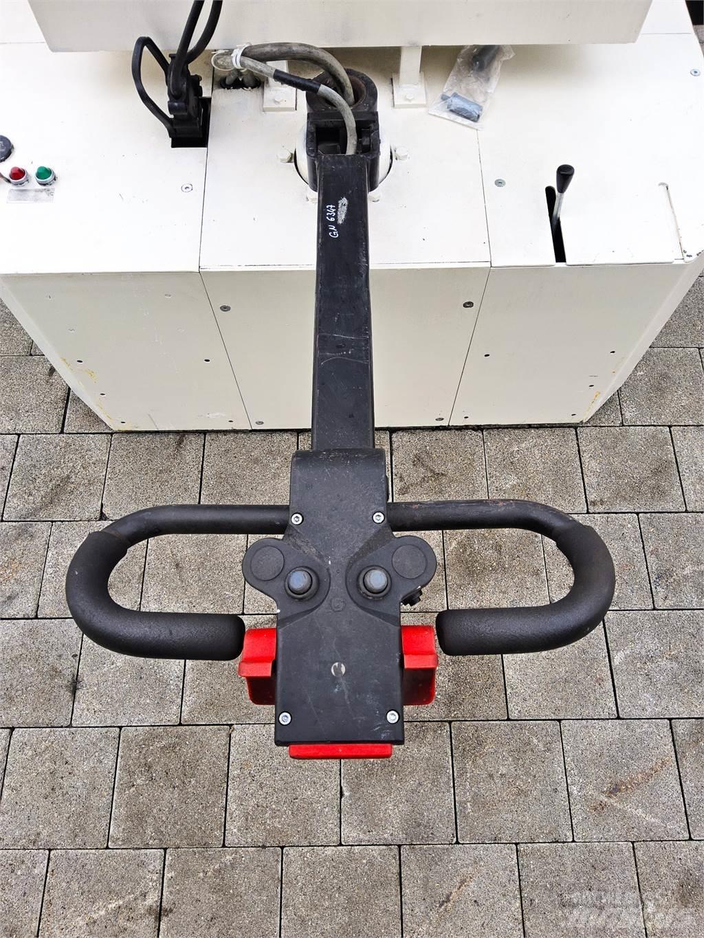 Baka FGY 3000 Empilhador para operador externo