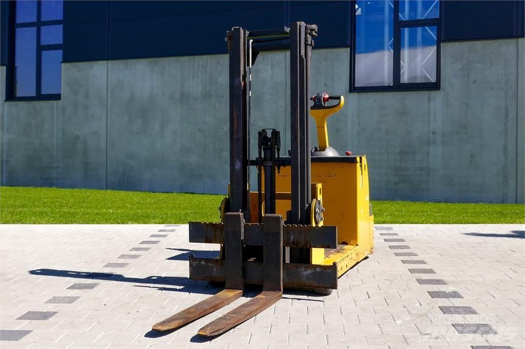 Linde L12 Empilhador para operador externo