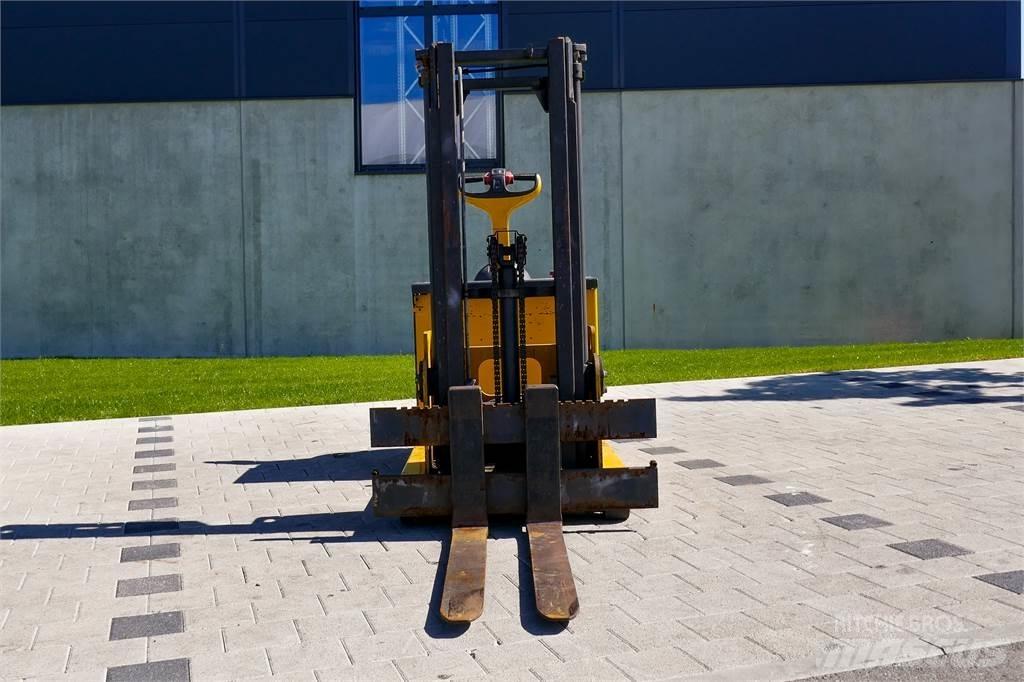 Linde L12 Empilhador para operador externo