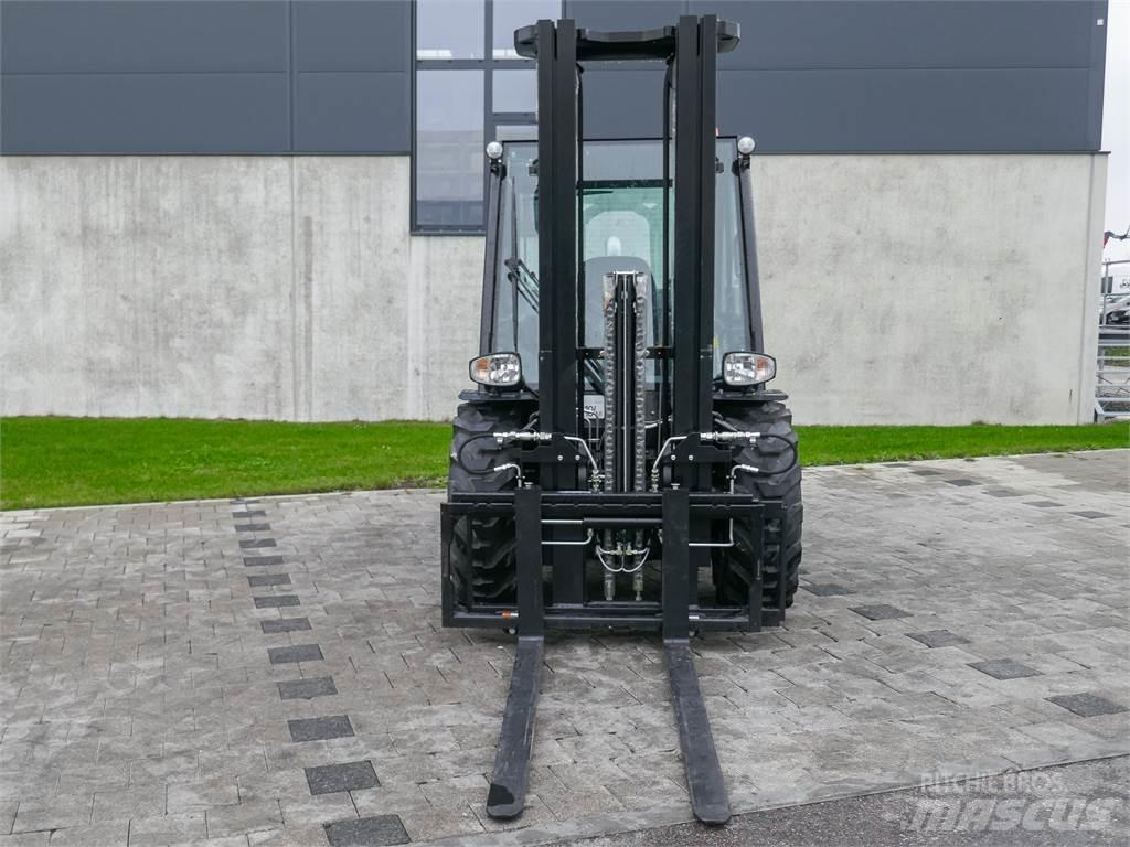 Manitou MC 30-4 Empilhadores todo-terreno