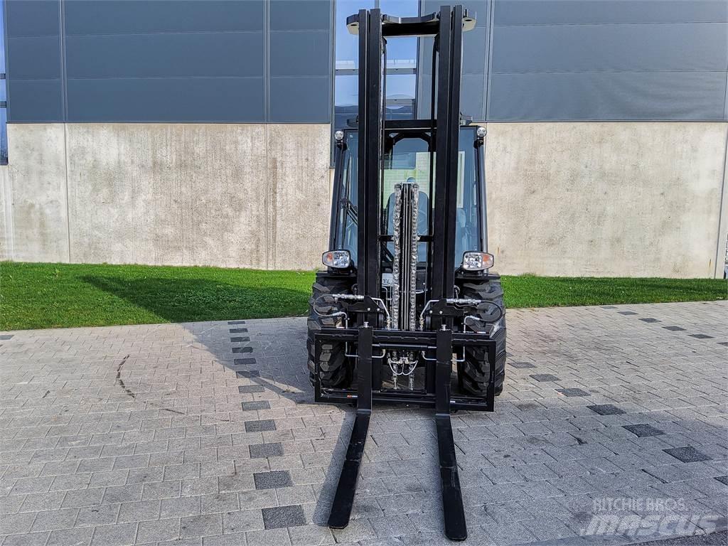 Manitou MC 30-4 Empilhadores todo-terreno