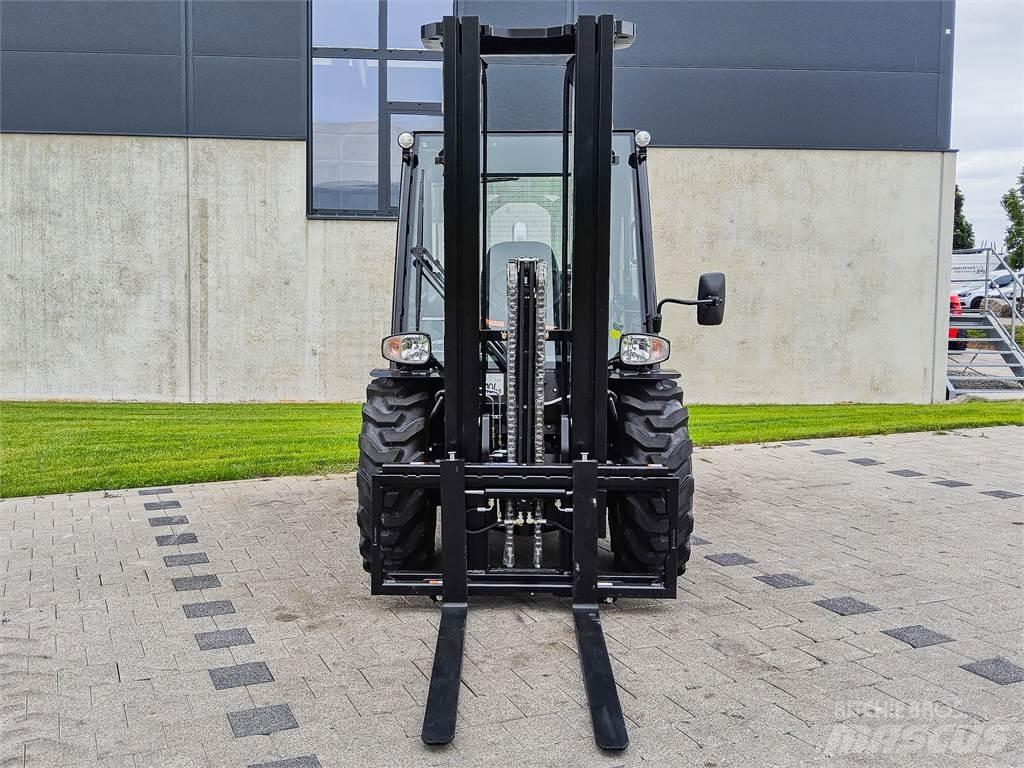 Manitou MC 30-4 Empilhadores todo-terreno