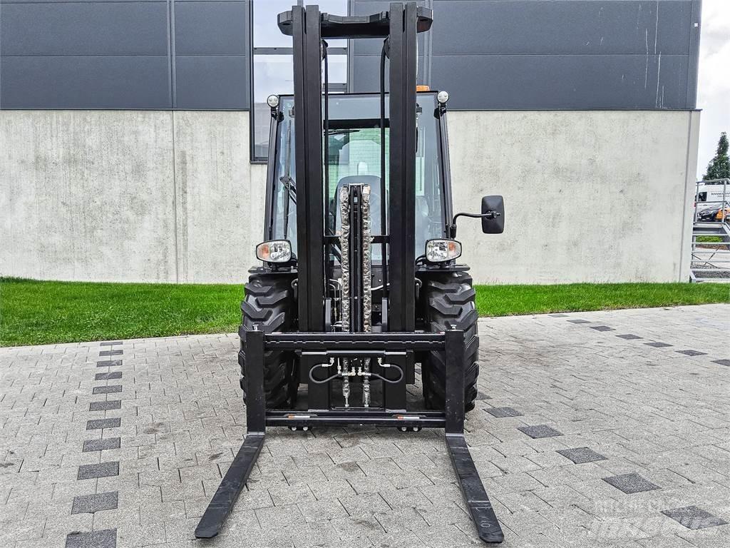 Manitou MC 30-4 Empilhadores todo-terreno