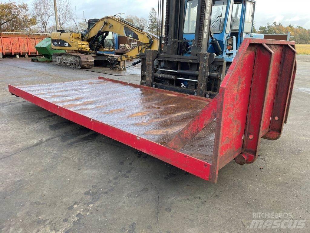  Maskintrailer med wirehejs Semi Reboques Carga Baixa
