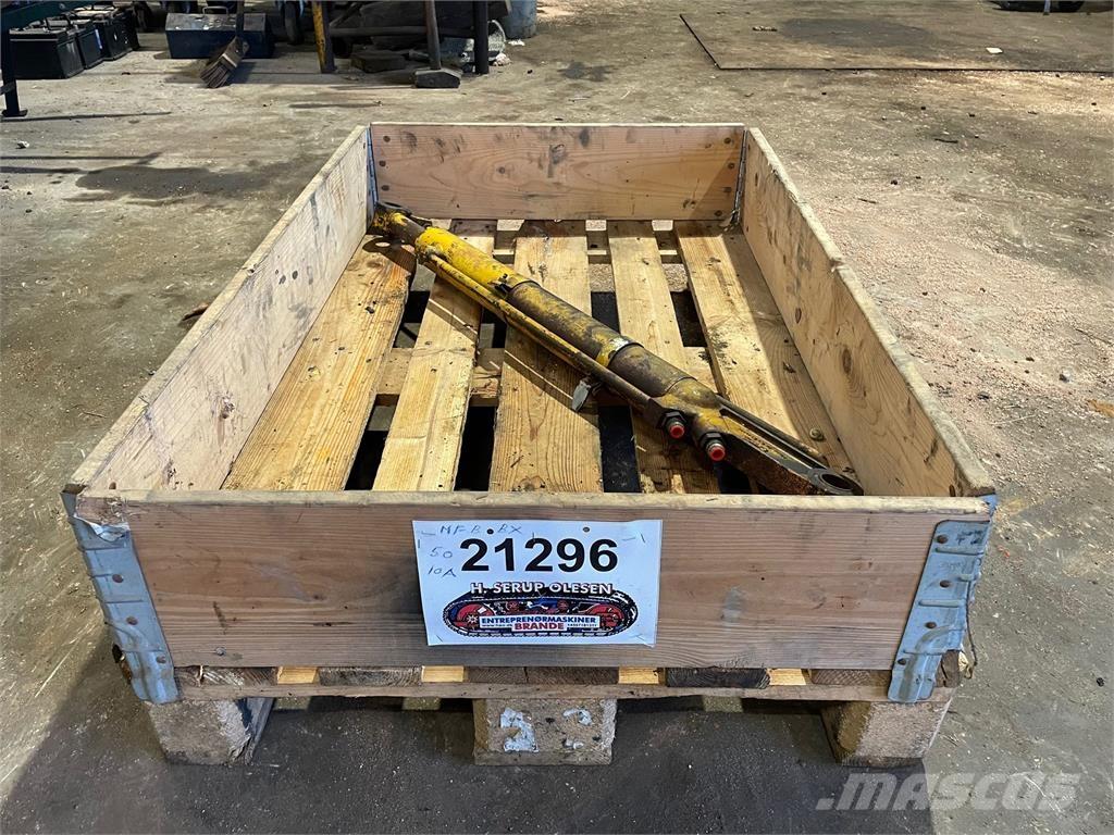  Skovlcylinder ex. MF50BX Hidráulica