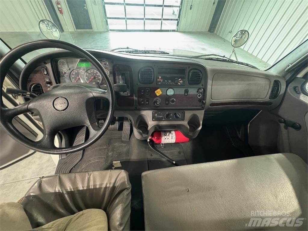 Freightliner M2 Camiões de caixa fechada