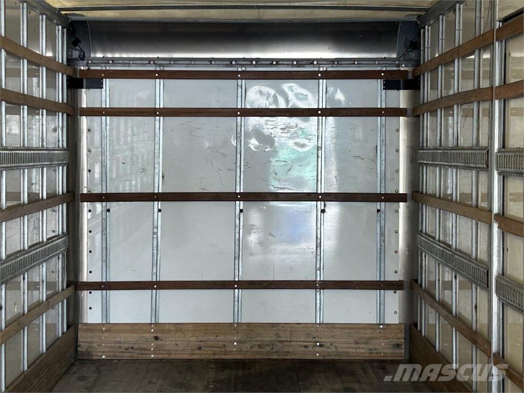 Freightliner M2 Camiões de caixa fechada