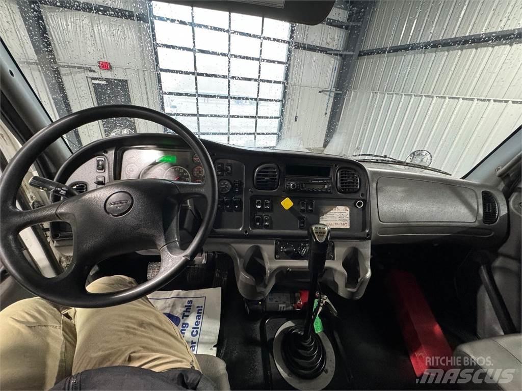 Freightliner M2 106 Camiões basculantes