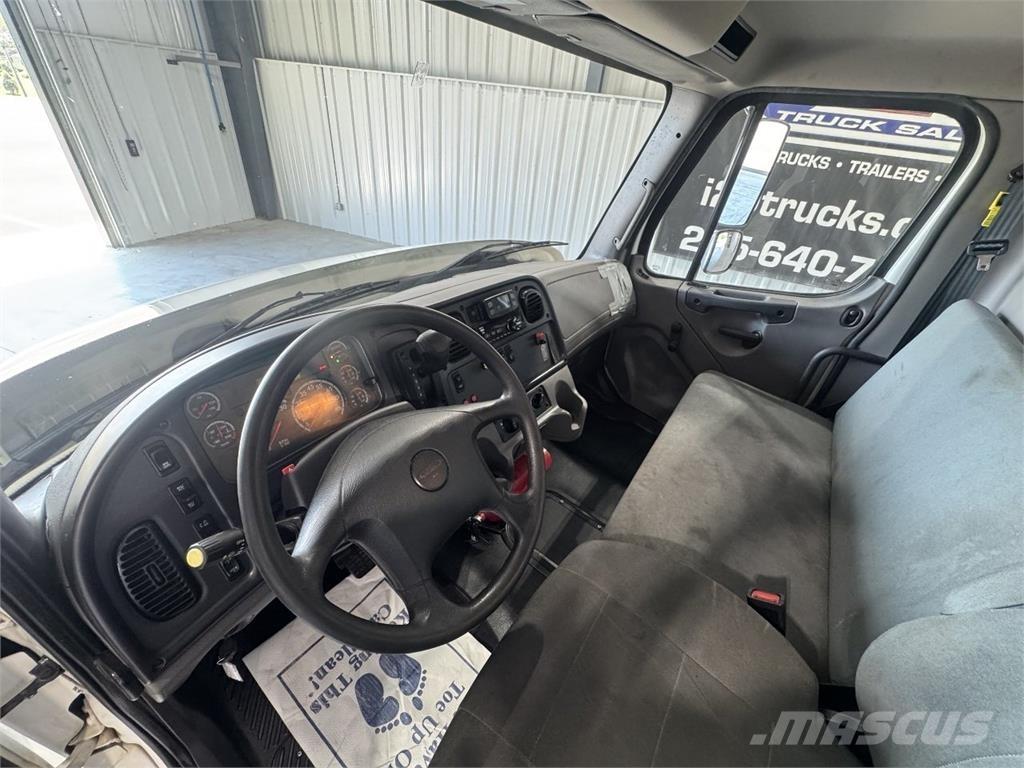 Freightliner M2106 Camiões de caixa fechada