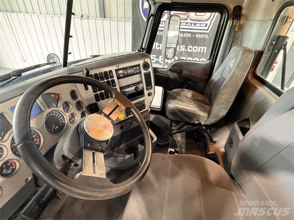 Mack CXU613 Tractores (camiões)