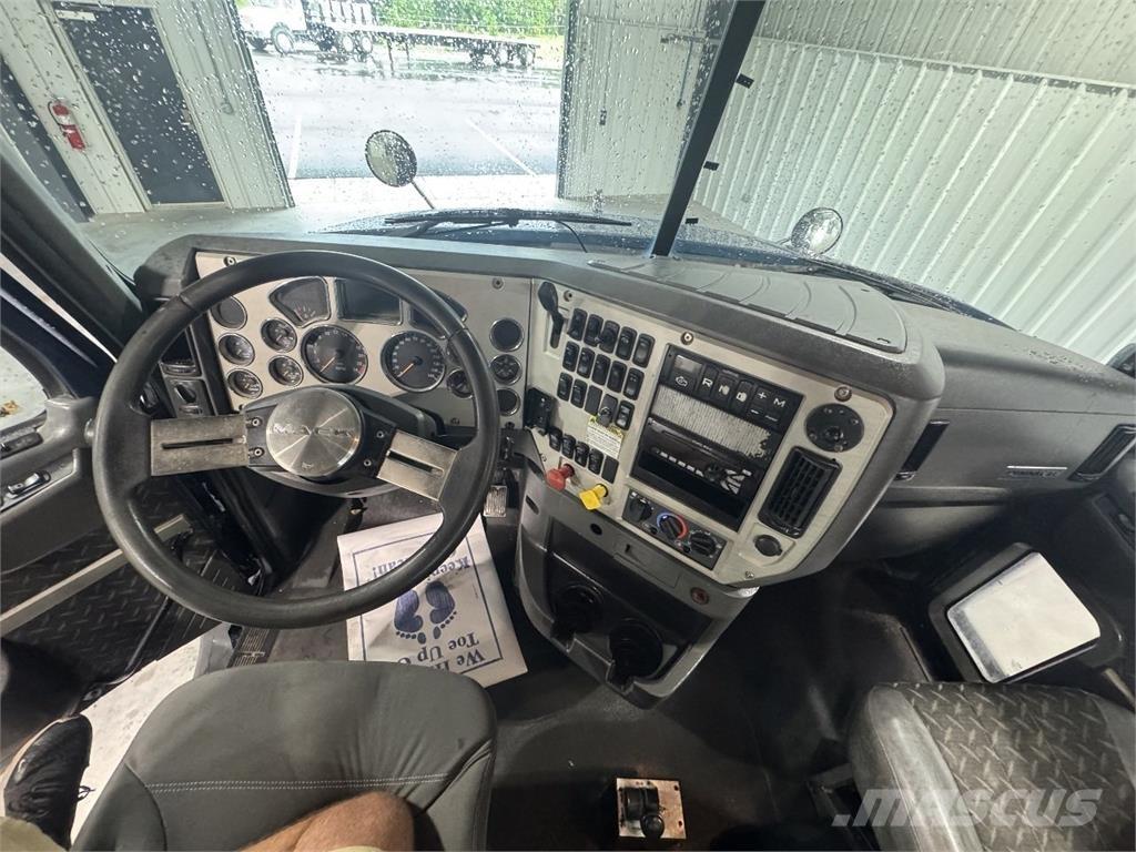 Mack CXU613 Tractores (camiões)