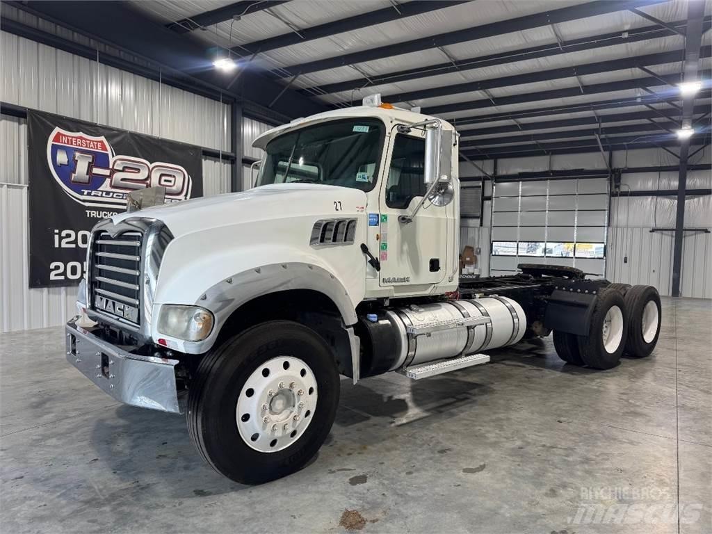Mack GU713 Tractores (camiões)