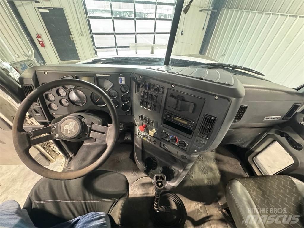 Mack GU713 Tractores (camiões)