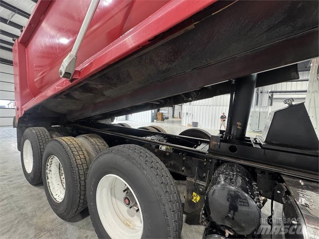 Mack GU713 Camiões basculantes
