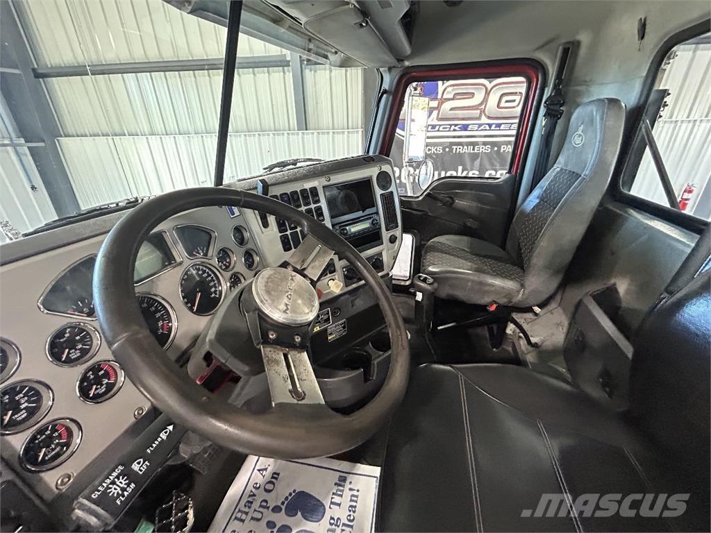 Mack GU713 Tractores (camiões)