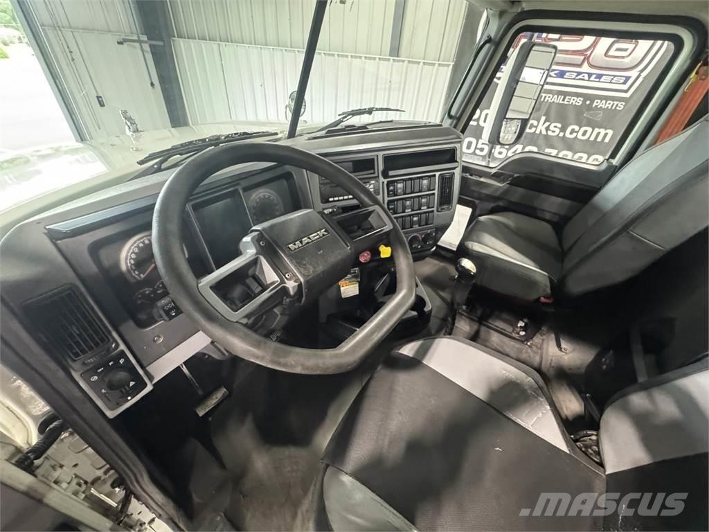 Mack Pinnacle Tractores (camiões)