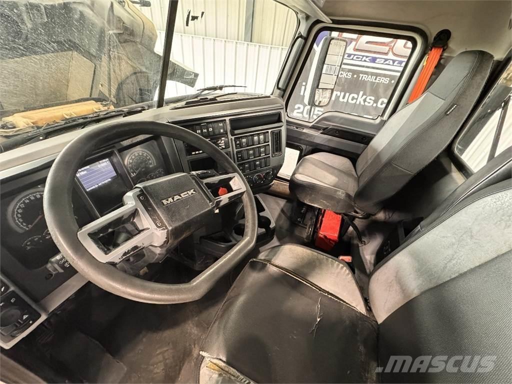 Mack Pinnacle Tractores (camiões)