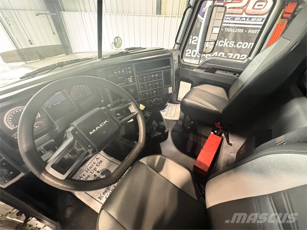 Mack Pinnacle Tractores (camiões)