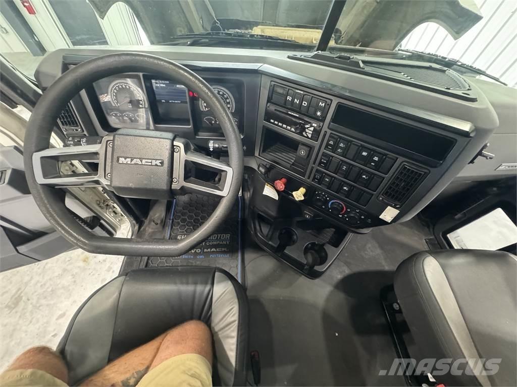 Mack Pinnacle Tractores (camiões)