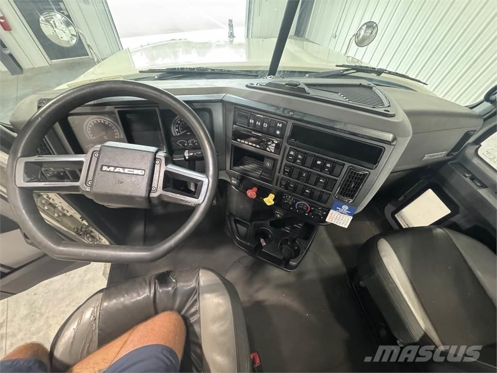 Mack Pinnacle Tractores (camiões)