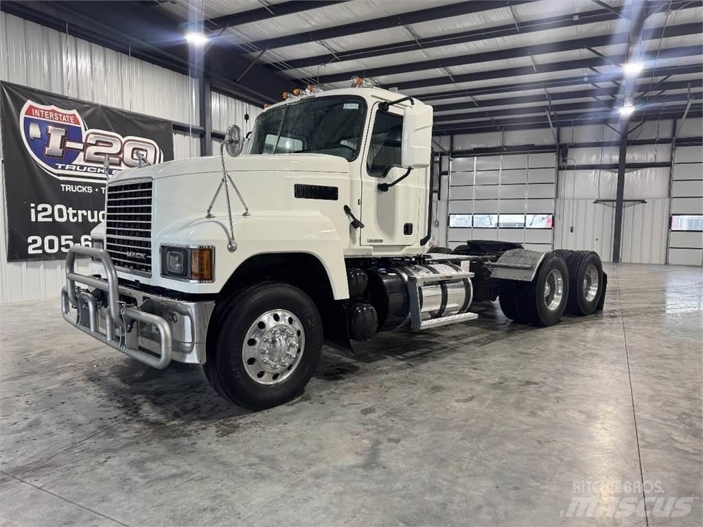 Mack Pinnacle 64T Tractores (camiões)