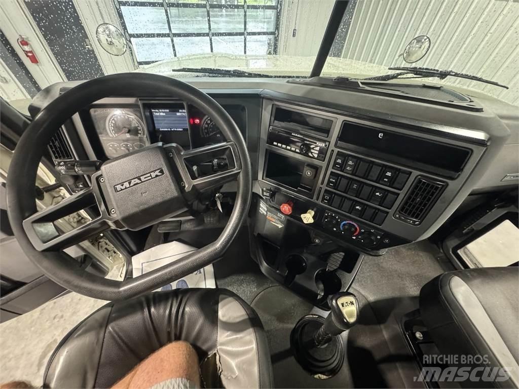 Mack Pinnacle 64T Tractores (camiões)