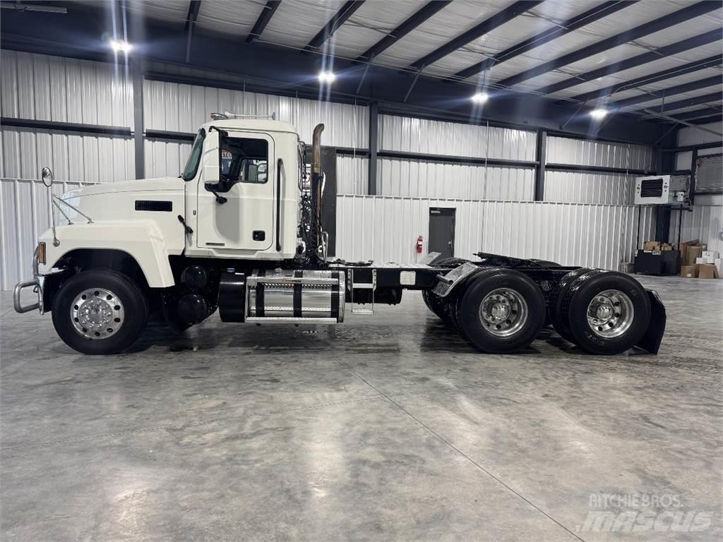 Mack Pinnacle 64T Tractores (camiões)