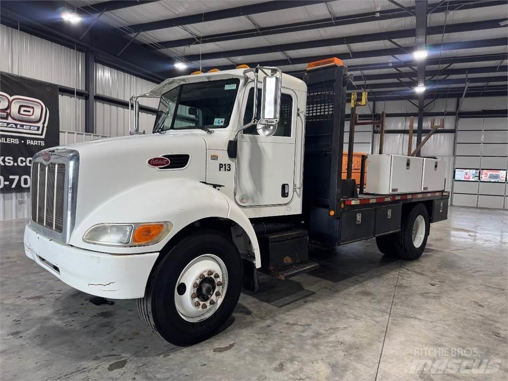 Peterbilt 330 Camiões estrado/caixa aberta
