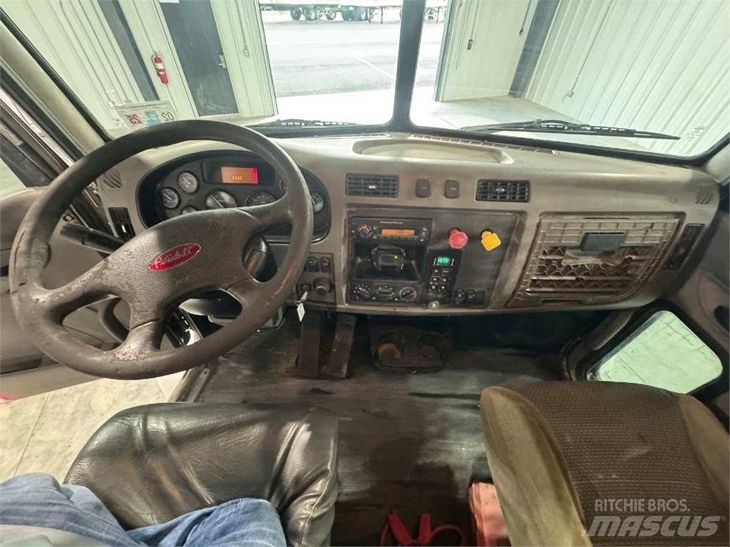 Peterbilt 330 Camiões estrado/caixa aberta