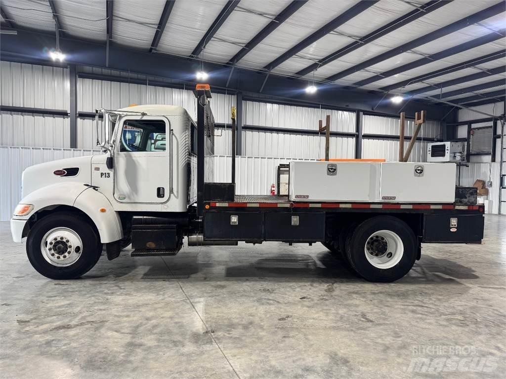 Peterbilt 330 Camiões estrado/caixa aberta
