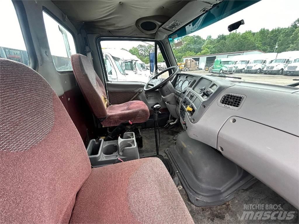 Sterling L7500 Camiões estrado/caixa aberta