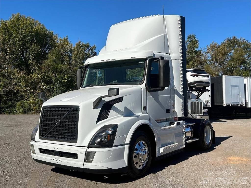 Volvo VNL42T300 Tractores (camiões)