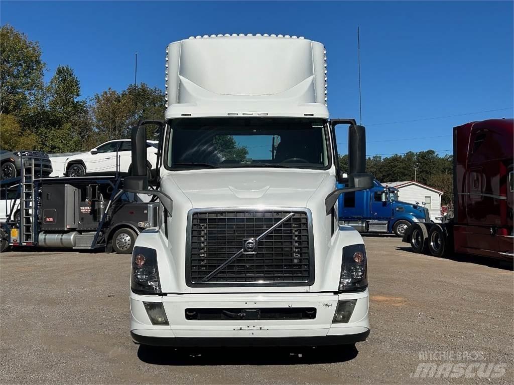 Volvo VNL42T300 Tractores (camiões)