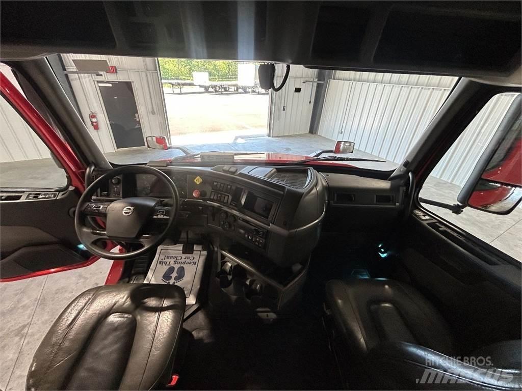 Volvo VNL64T740 Tractores (camiões)