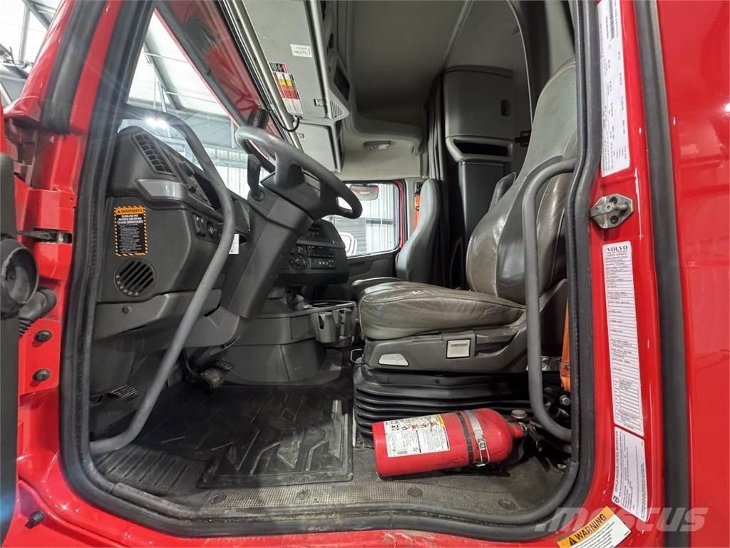 Volvo VNL64T740 Tractores (camiões)