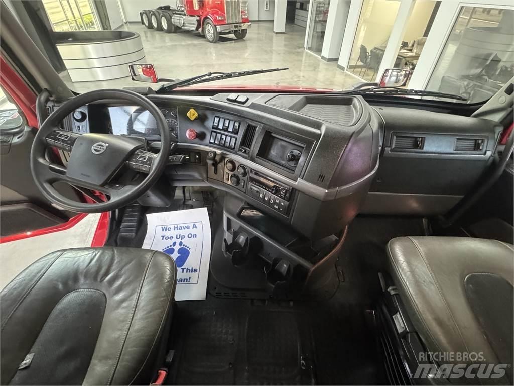 Volvo VNL64T740 Tractores (camiões)