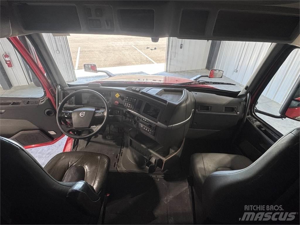 Volvo VNL64T740 Tractores (camiões)