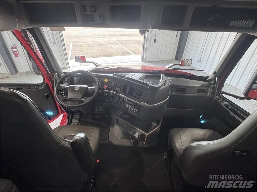 Volvo VNL64T740 Tractores (camiões)
