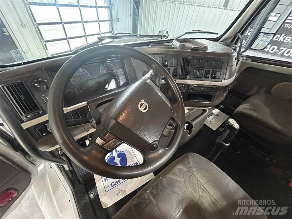 Volvo VNM64T200 Tractores (camiões)