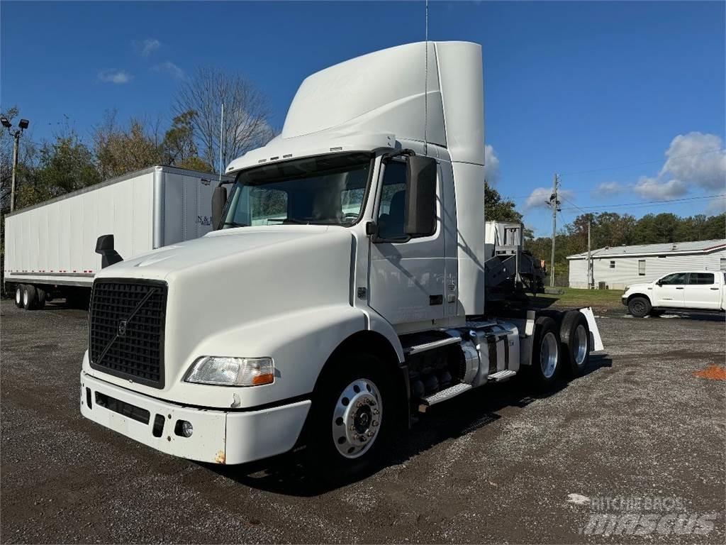 Volvo VNM64T200 Tractores (camiões)