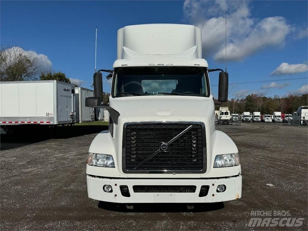 Volvo VNM64T200 Tractores (camiões)