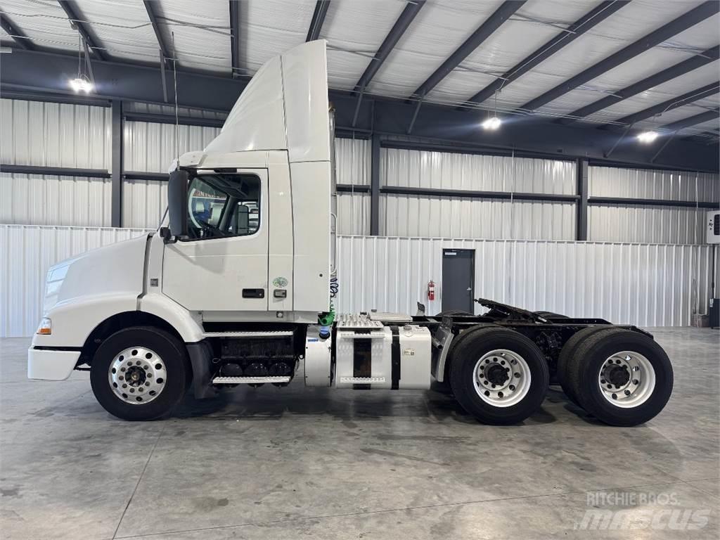 Volvo VNM64T200 Tractores (camiões)