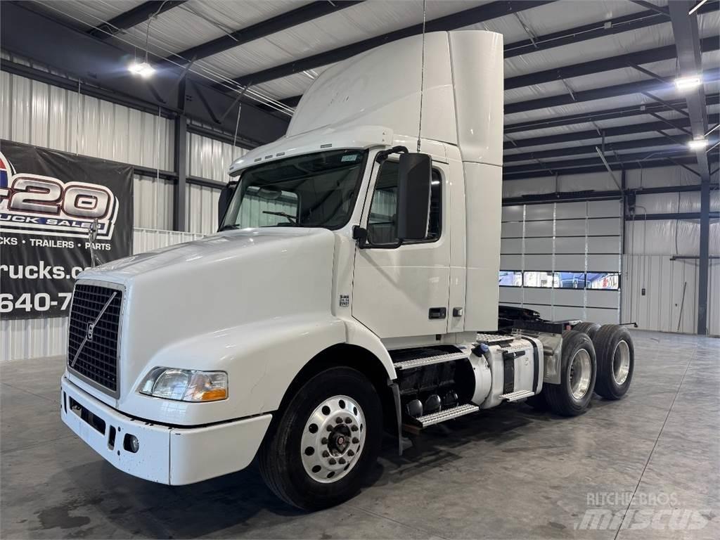 Volvo VNM64T200 Tractores (camiões)