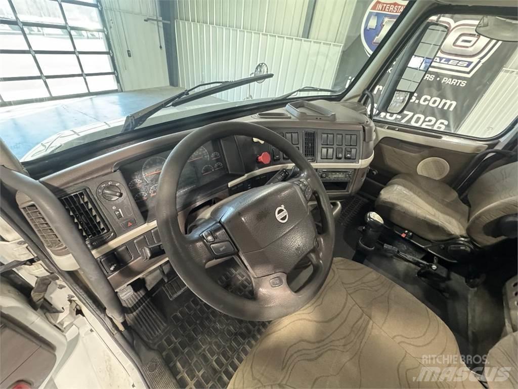 Volvo VNM64T200 Tractores (camiões)