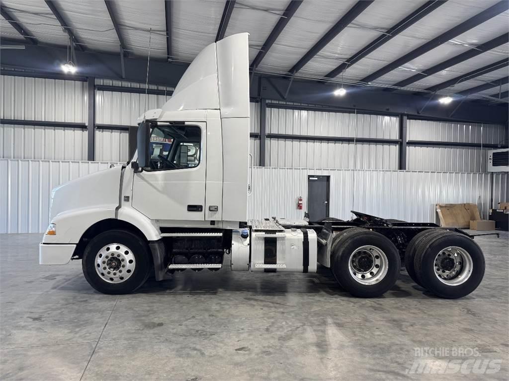 Volvo VNM64T200 Tractores (camiões)