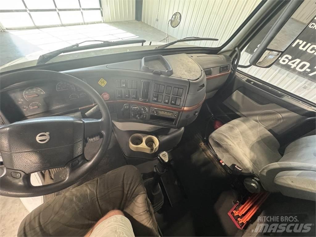 Volvo VNM64T200 Tractores (camiões)